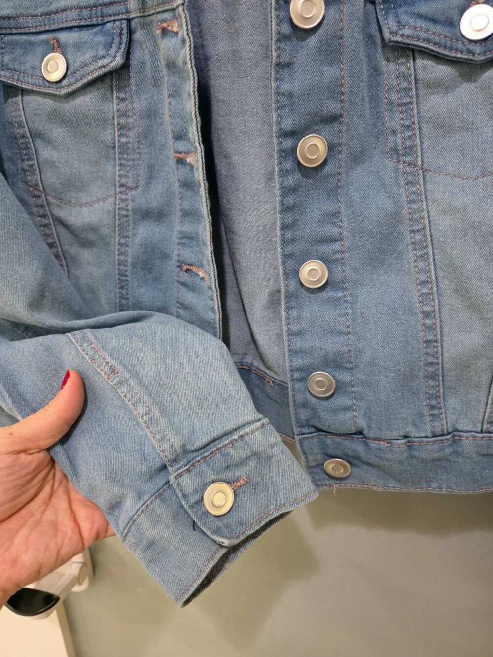 Baccini Light Wash Denim Jean Jacket – Women’s Small Button Front Classic - Picture 5 of 12